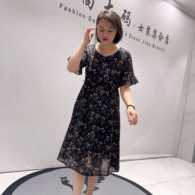 3780女权贵族夏款新品喇叭袖两侧抽绳显瘦碎花连衣裙加大码女装