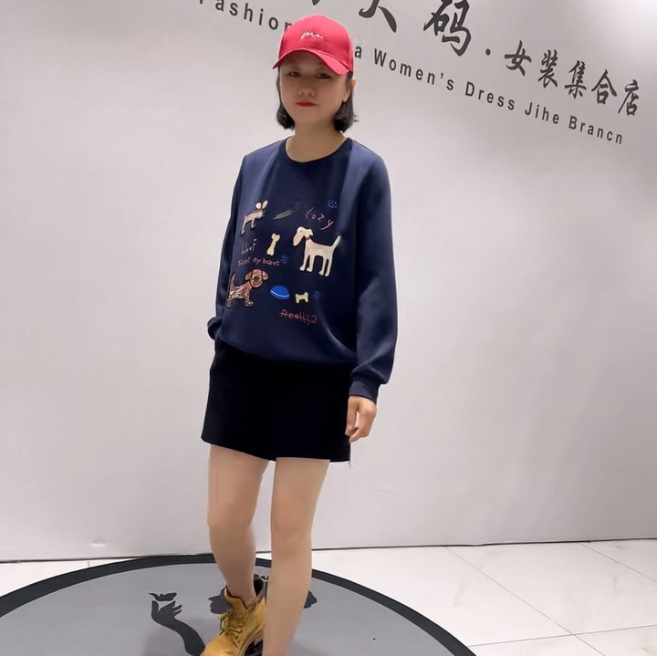 8030女权贵族初冬新品直喷刺绣重工舒适弹力遮肉百搭卫衣大码女装