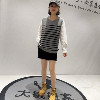 6378女权贵族初冬新品条纹针织面料拼接衬衫袖遮肉减龄衫加大码