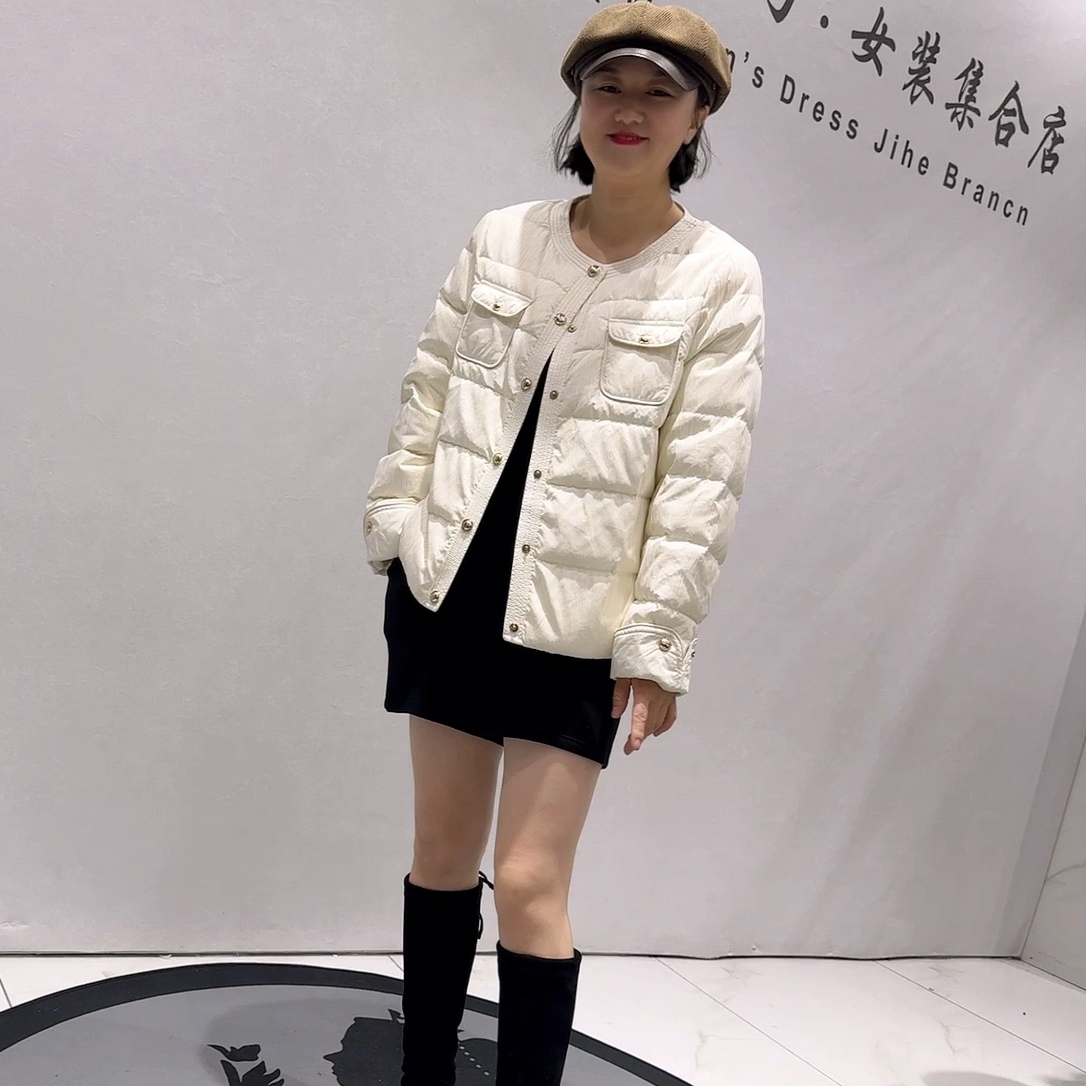 9016芮娜依莲冬款新品小香风韩国褶皱面料羽绒服外套加大码女装