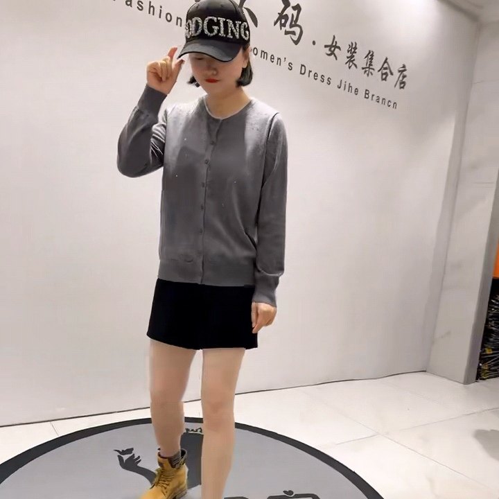 1221女权贵族春款新品时尚洋气简约百搭亮钻针织开衫加大码女装