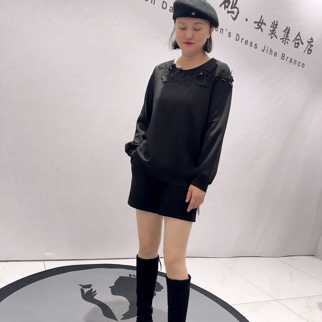 1303女权贵族2026年货春款女人味设计感蕾丝领口洋气卫衣加大码