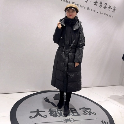 9812芮娜依莲冬款新品潮牌可抽绳长款黑金科技羽绒服加大码女装