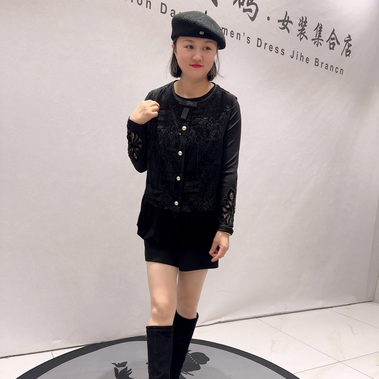 5941芮娜依莲春款新品高级感时尚洋气重工珠片百搭马甲加大码女装