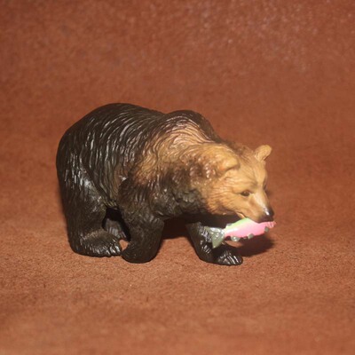 safari仿真动物模型场景吃鱼棕熊