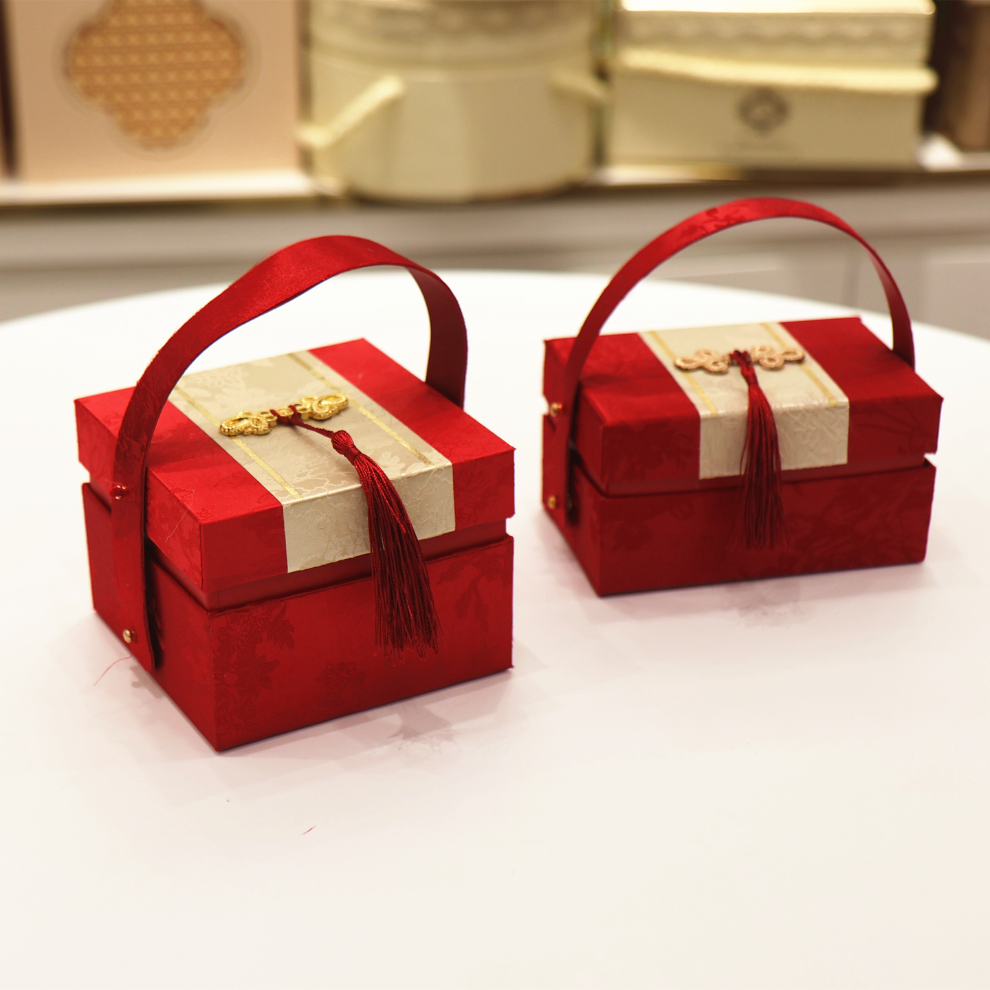 中式流苏盘扣喜糖盒新款布艺花纹锦缎盒红色小红书创意个性结婚盒