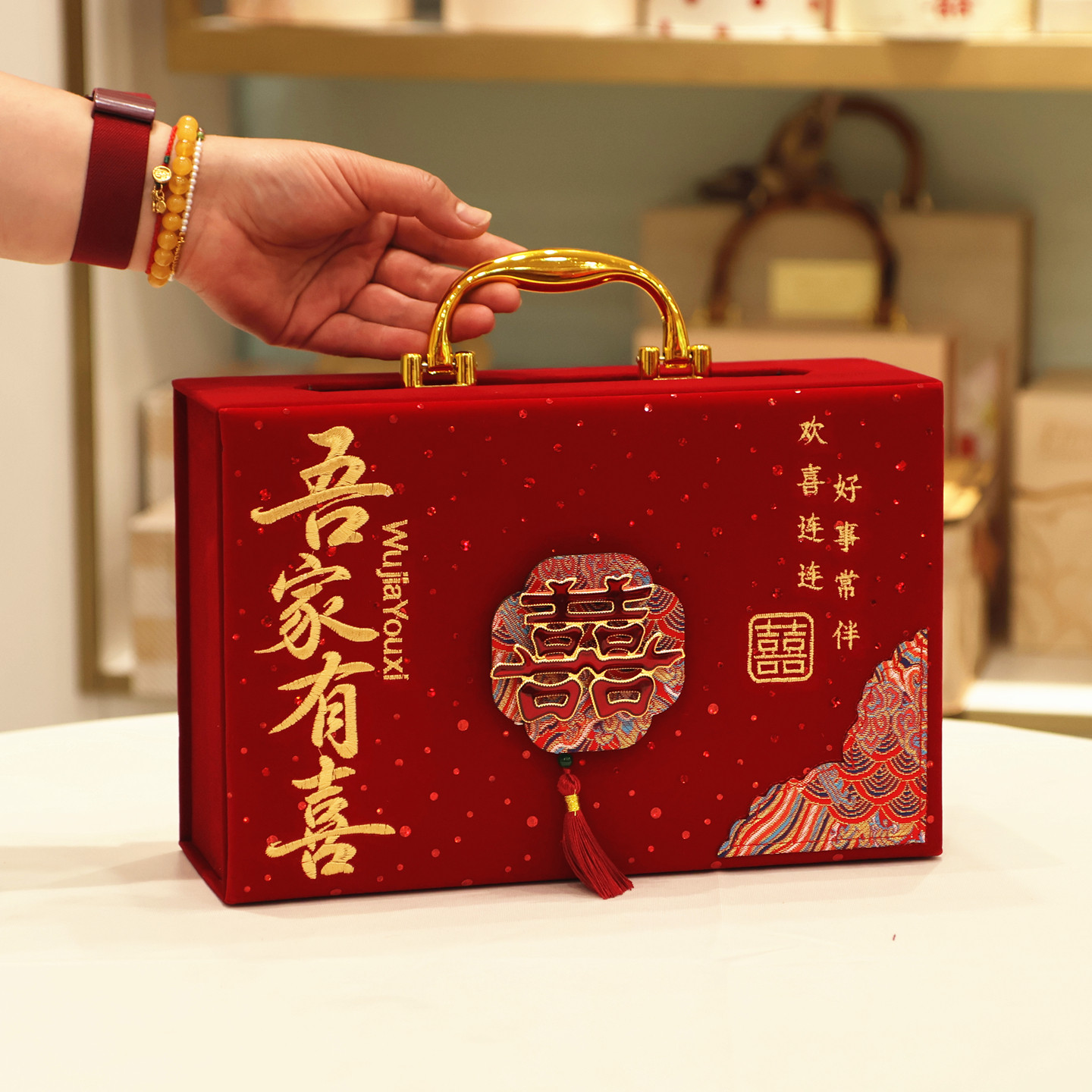 中式绒面刺绣高档结婚礼金盒图片