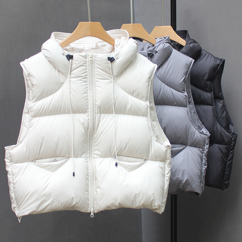 轻柔蓬松羽绒马夹女短款连帽百搭