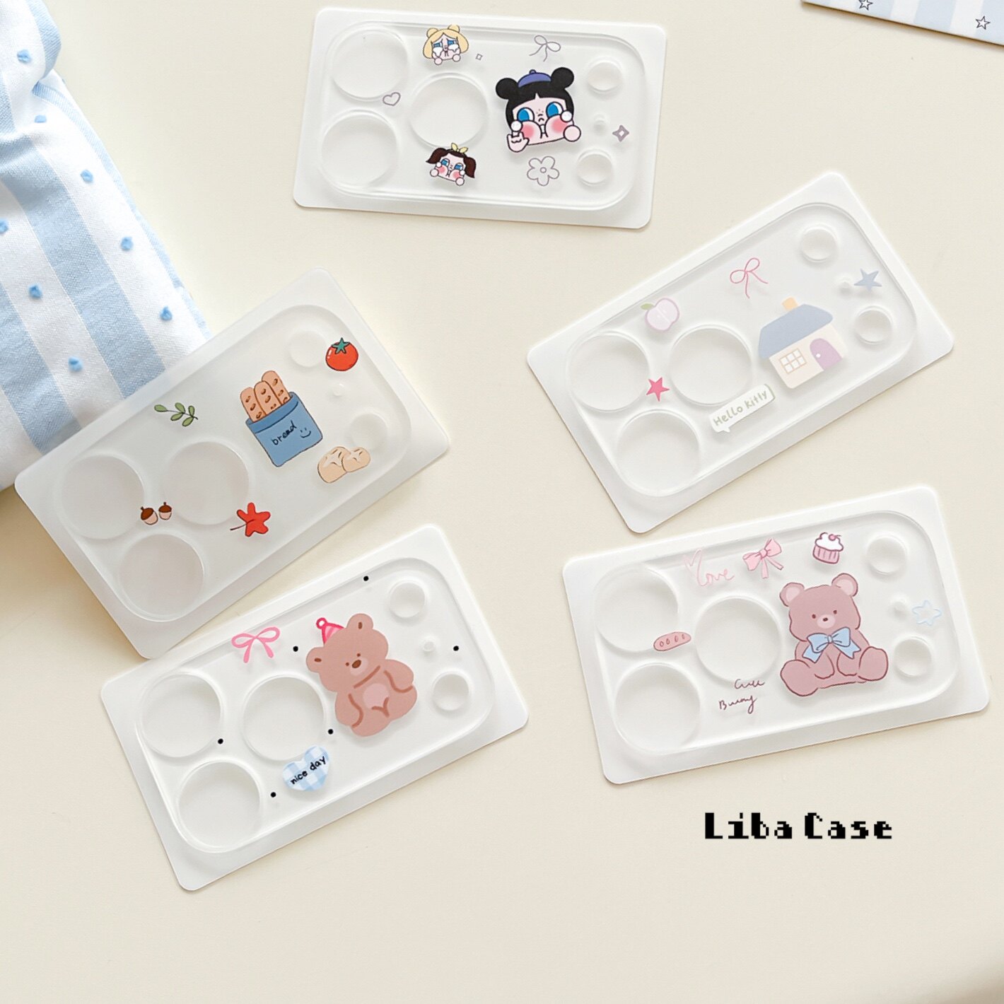 可爱卡通女孩小熊iPhone17镜头膜