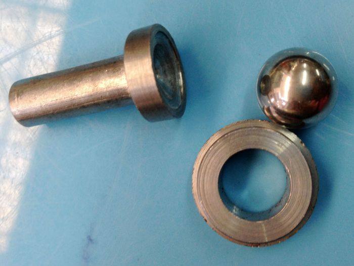 三缸柱塞泵调压阀里面的尖阀座阀杆一套，打药泵，喷雾机阀座阀杆
