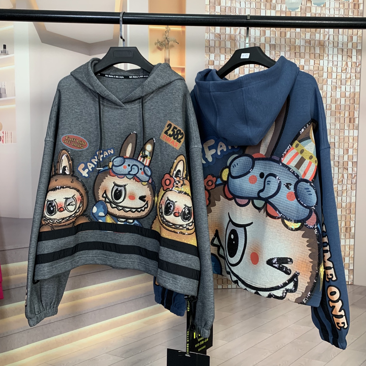 MX潮牌新款重工拉布布卡通宽松大版小个子连帽圆领时尚卫衣女上衣