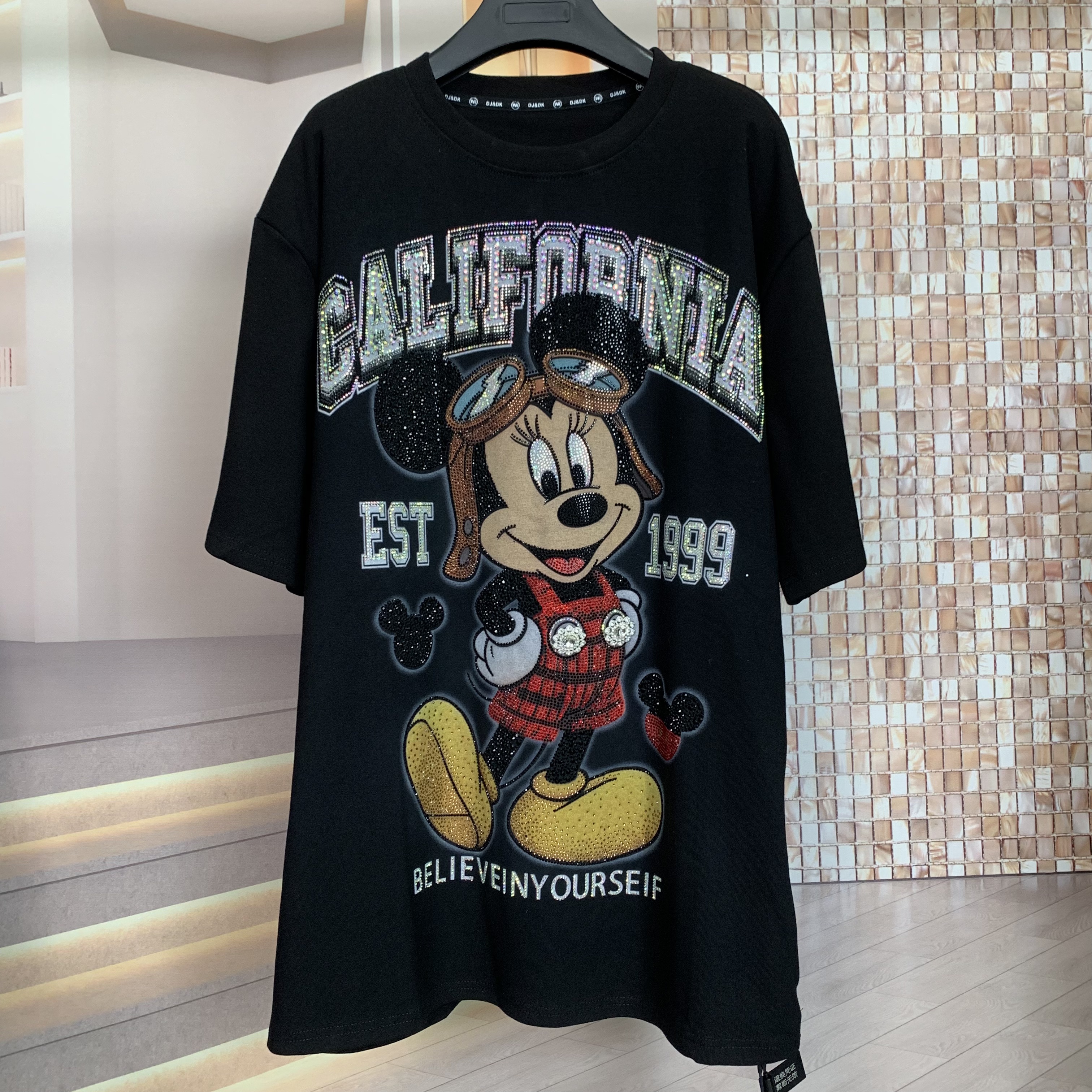 WR潮牌秋冬新磨毛重工烫钻墨镜米奇卡通减龄时尚宽松短袖T恤上衣