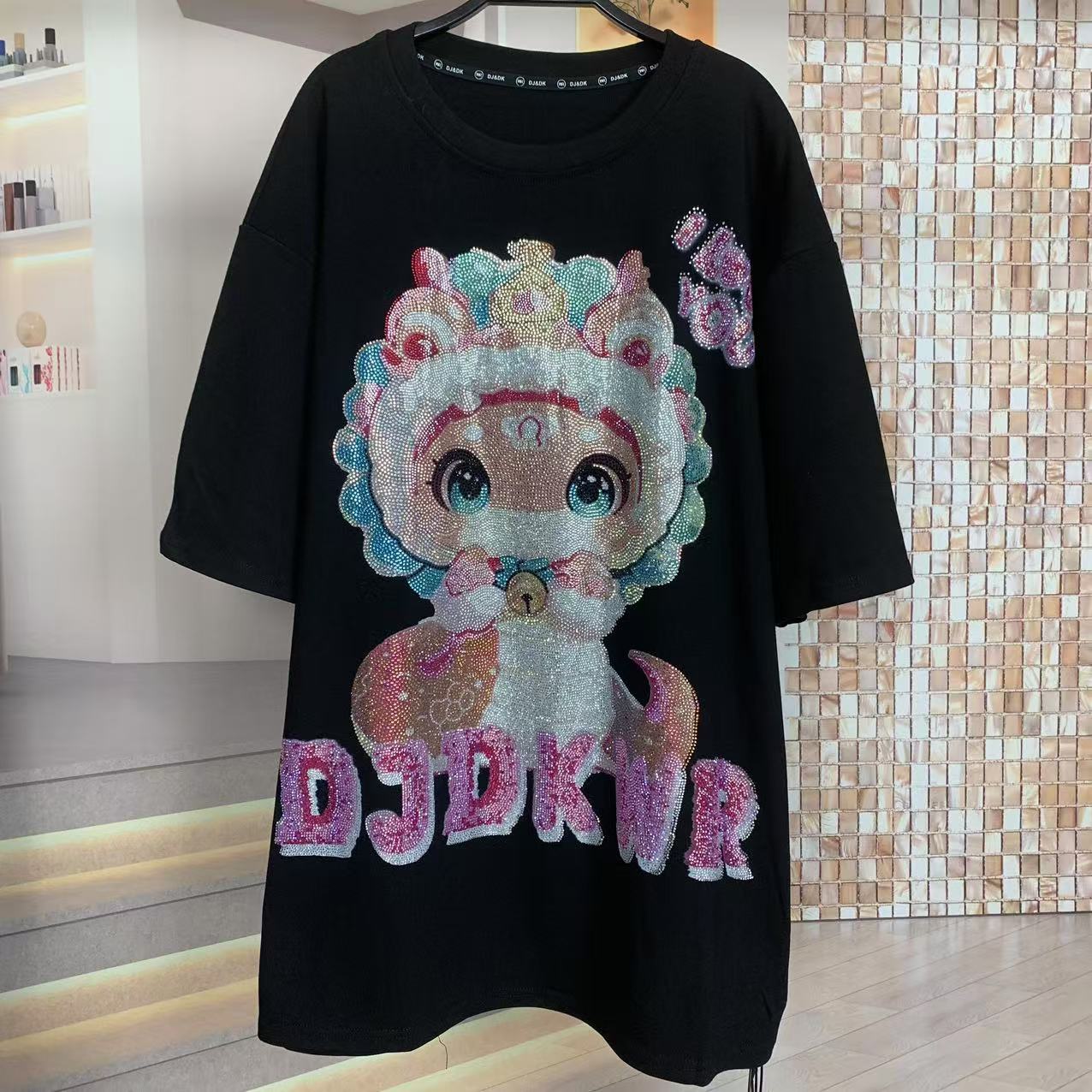 WR潮牌秋冬时尚重工满钻蛇年铃铛蛇高级感磨毛宽松中长款短袖T恤