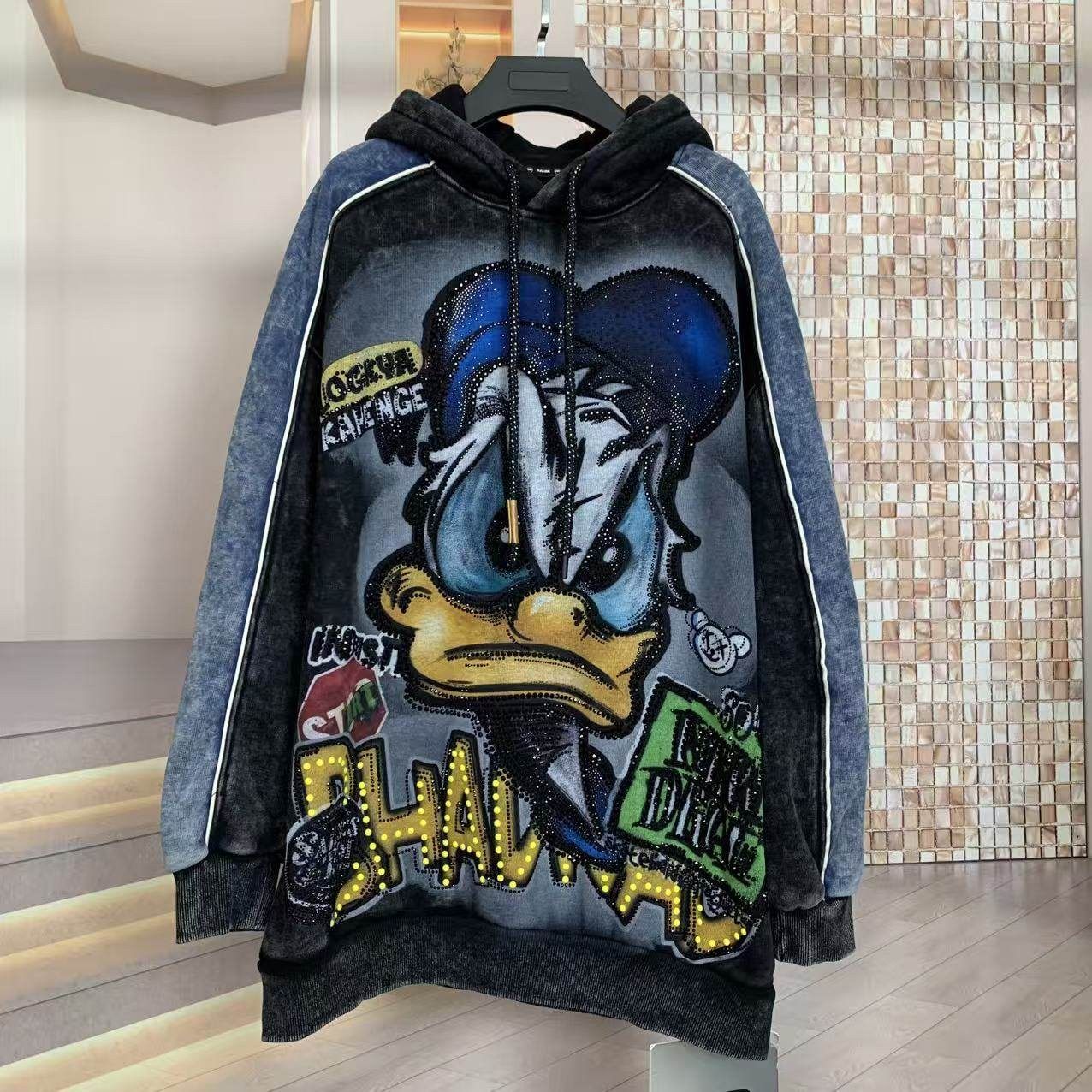 WR潮牌秋冬重工加绒拼色唐老鸭卡通减龄宽松时尚大版连帽卫衣,女装/女士精品,卫衣/绒衫,淘宝优惠券,粉丝福利购,淘宝优惠卷