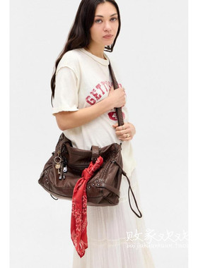 英国代购正品08.19 名品UO 女包新款 做旧仿真皮革设计斜挎包