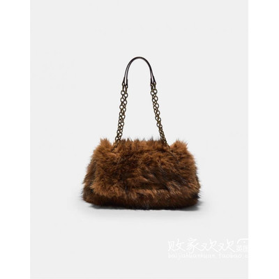 英国代购正品10.29 2025潮流导向 女包新款 冬季毛绒设计单肩包