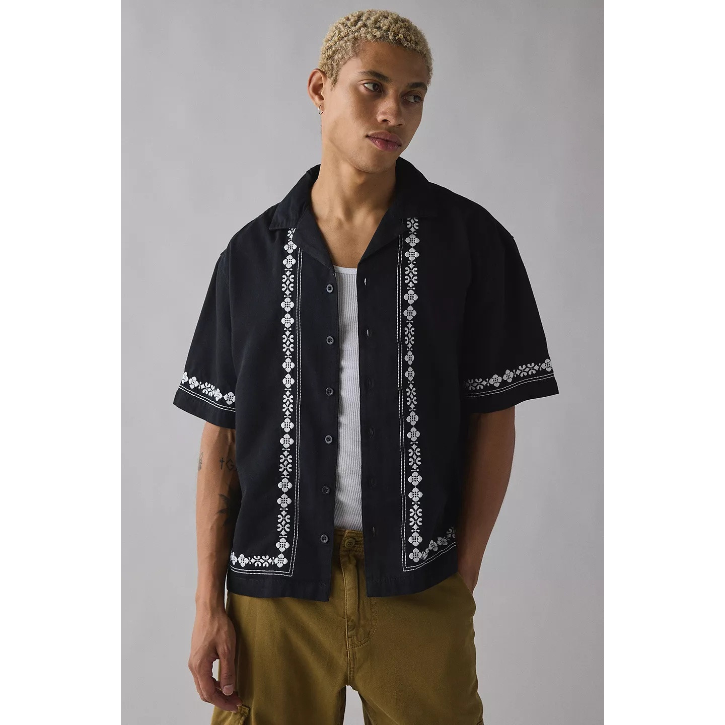 英国代购正品05.13 名品UO 男装新款 翻领设计花短袖舒适百搭衬衫