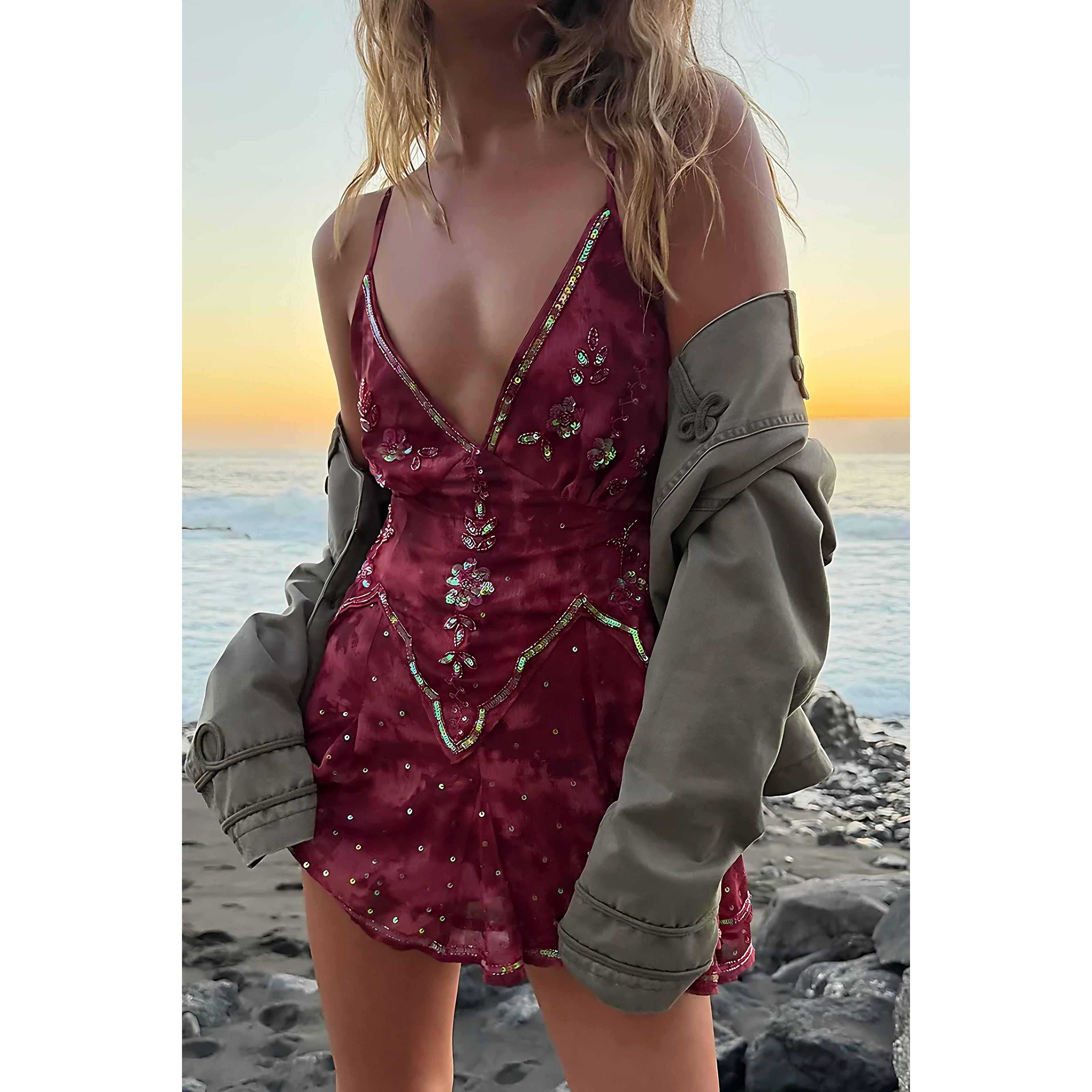 英国代购正品03.28 名品UO 女装新款 吊带亮片花迷人设计款连衣裙