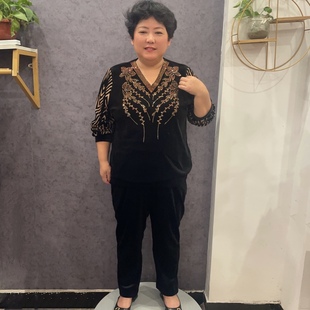 实物巨美丝绒烫钻套装女士两件套秋季新款长袖植绒上衣裤子妈妈装