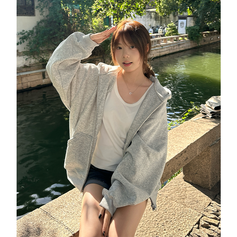 小尼力纯色短款连帽卫衣