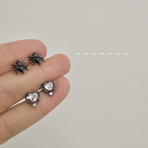 GGW 锆石爱心星星蜘蛛黑暗钛钢耳钉小众心星螺丝拧扣耳环睡觉免摘