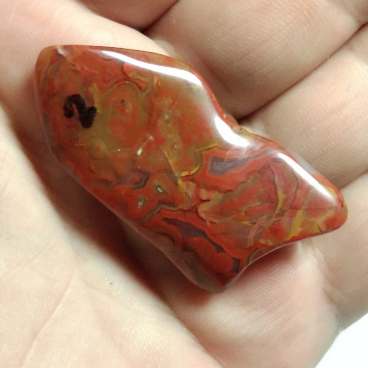 特价瑕疵品无相佛象形天然北票战国红缟玛瑙石小手把件2号 男女款