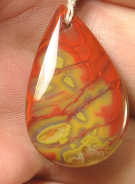 精品北票战国红缟玛瑙水滴吊坠