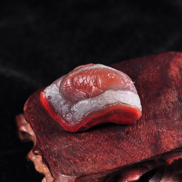 半成品天然北票战国红玛瑙俏色巧雕件  莲花  鲤鱼  手把件  把件