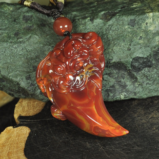 精品天然北票战国红缟玛瑙仿古瑞兽首龙牙手雕件挂件吊坠男款女款