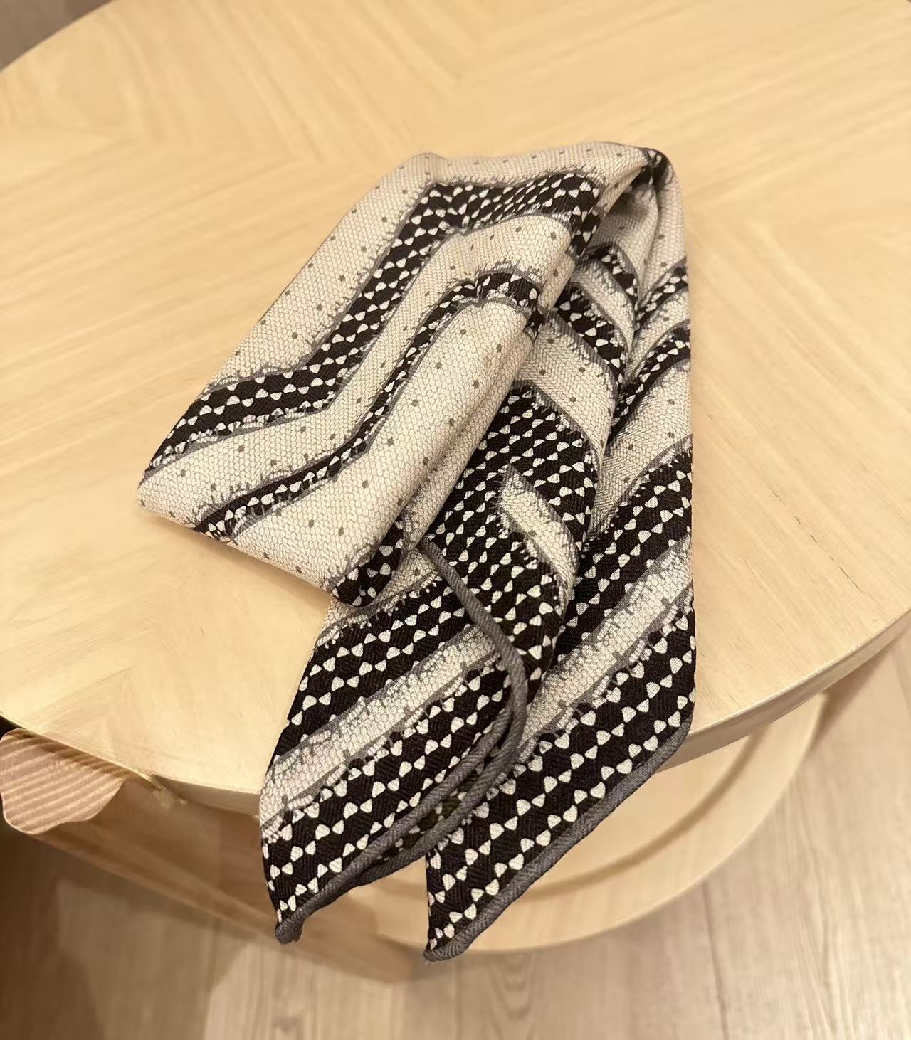 抽象几何 老钱风真丝羊毛围巾女秋冬季丝毛丝巾高级感系脖方巾65