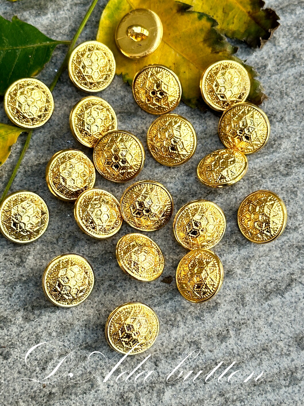 v061 15mm亮金保色金星复古纽扣 恒久的停留