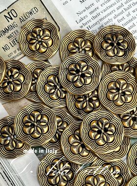 M125 1990年代意大利压花铸铁纽扣 轻质冲压铁片