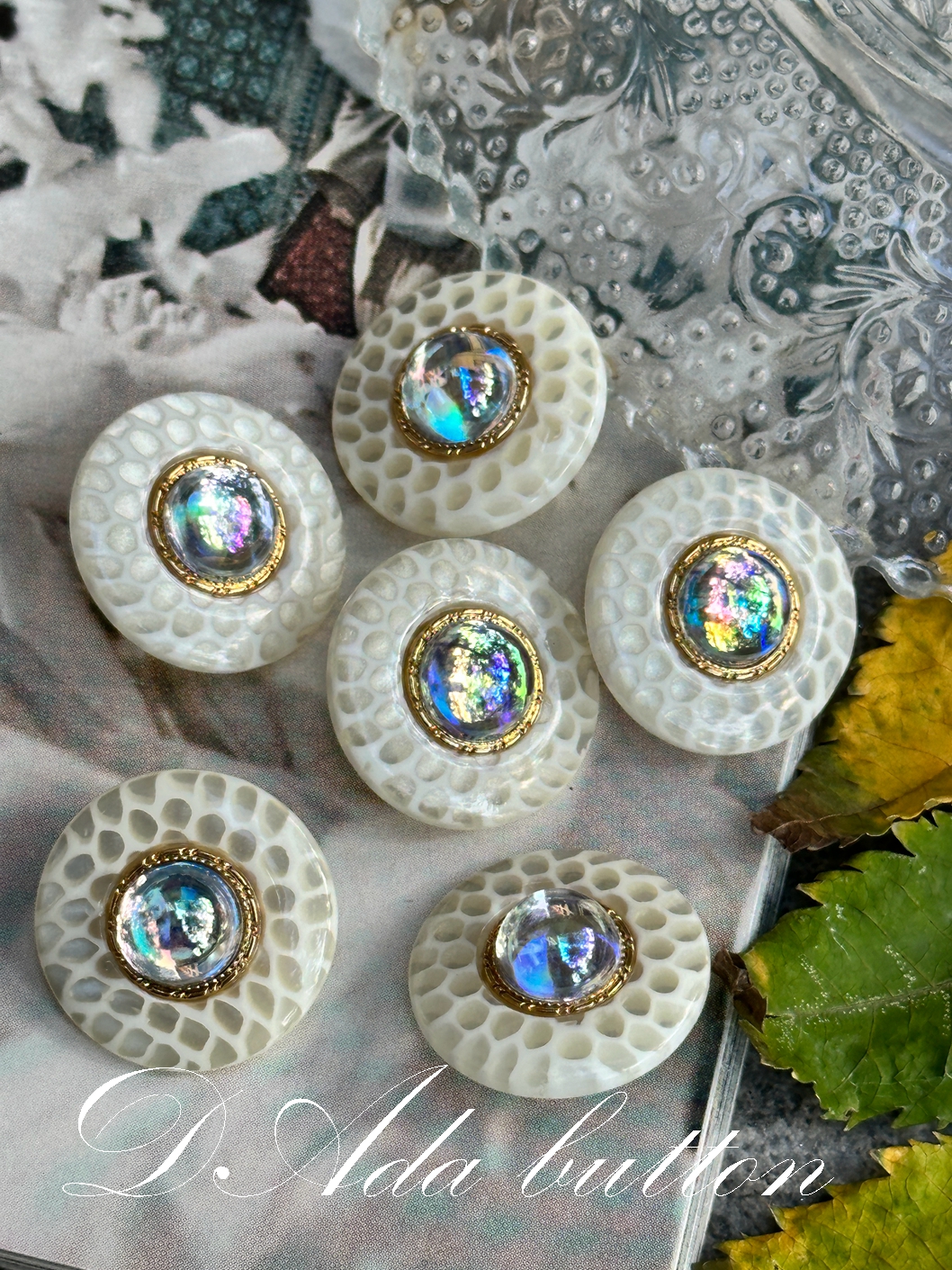 H29 21mm宝石和珍珠白蜂巢手工钮扣 优雅的气势