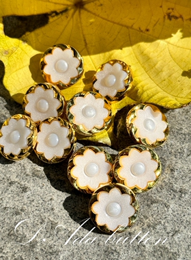 M149 18mm21mm珠光花金框装饰纽扣 喜欢的浪漫