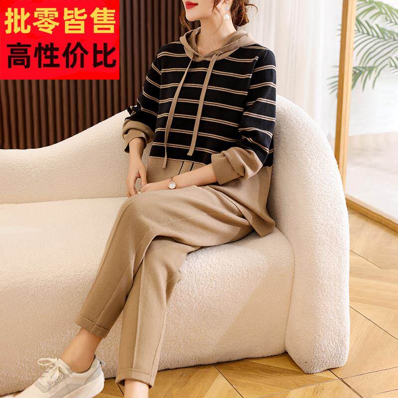 妈妈秋装运动套装2025新款时尚贵妇人上衣服中老年女春秋连帽卫衣