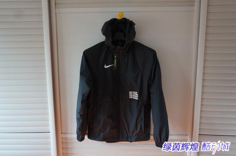 耐克足球训练服梭织外套