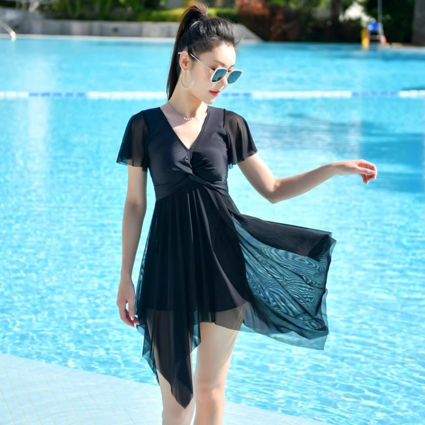 黛安芬泳衣女保守连体2026新款度假游泳衣大码胖mm显瘦遮肚泡温泉