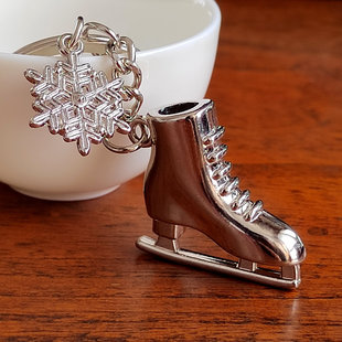 滑冰鞋钥匙扣雪花可爱挂件金属纯色汽车挂饰情侣礼物定制刻字logo