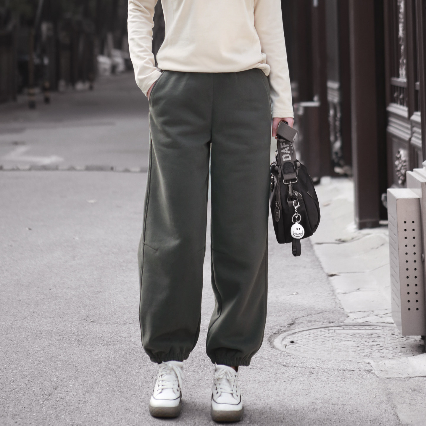 加厚抓绒卫裤女2025冬季新款保暖萝卜裤休闲运动裤修身显瘦束脚裤,女装/女士精品,卫裤,淘宝优惠券,粉丝福利购,淘宝优惠卷