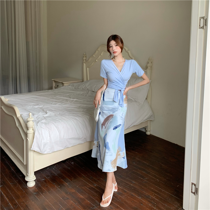 Real price ~ solid color hollow out bandage tie back two short sleeve top + high waist graffiti oil painting skirt