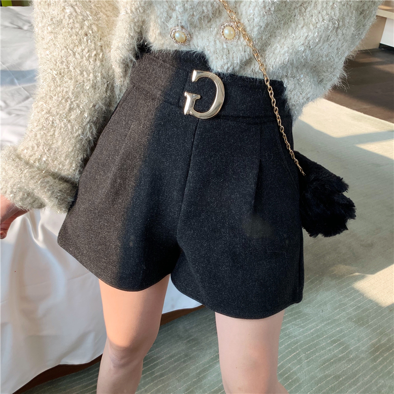 Korean fashion woolen casual shorts with high waist and black wide leg pants and boots