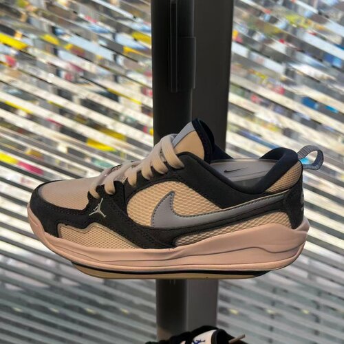 Nike耐克大童女鞋26新款JORDAN CMFT篮球运动休闲板鞋HQ0506-103