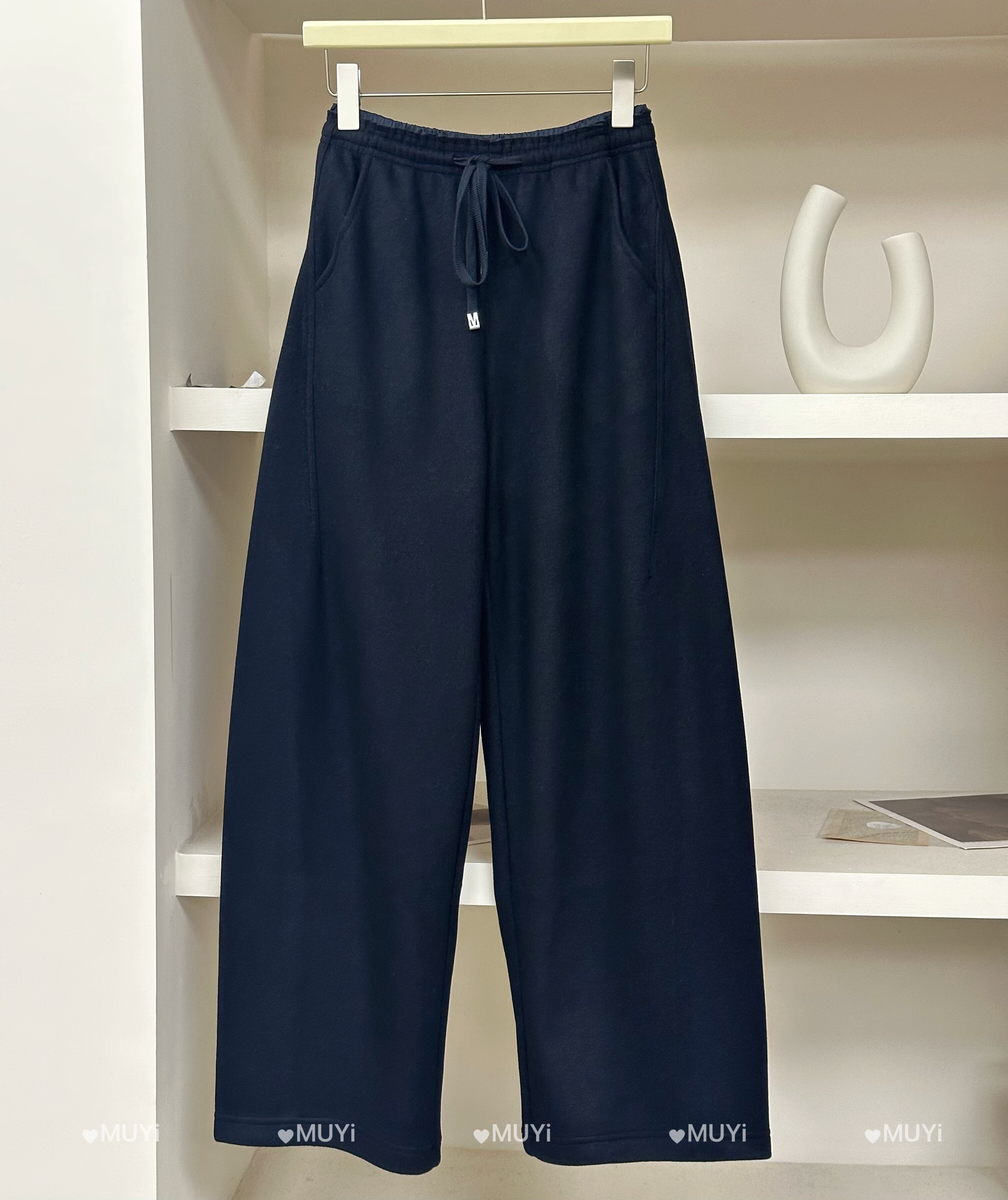 MUYi韩系2025冬季松紧腰抽绳小弯刀裤女宽松显瘦加绒休闲裤巨软