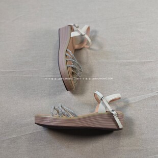 时髦坡跟一字带水钻银色 韩系 羊皮 罗马凉鞋 纯原 女特价 巨好穿