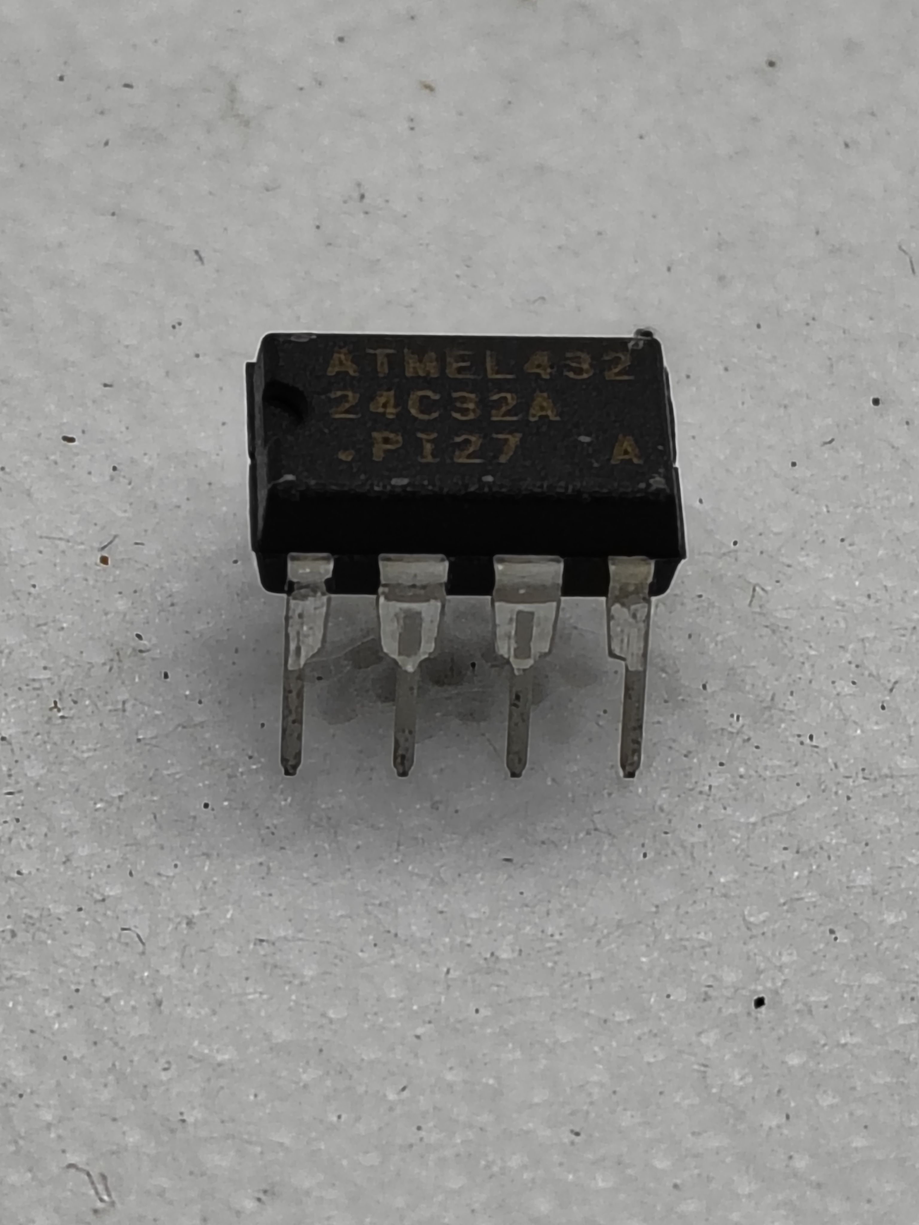 AT24C32A 直插存储器 实物拍摄可直接拍