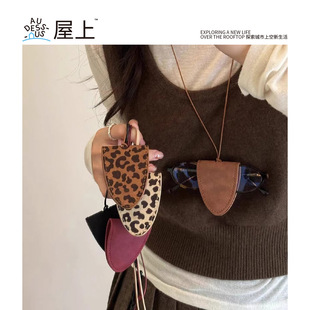 鹿皮绒豹纹磁吸挂脖眼镜夹项链 批 女时尚 墨镜链外出便携帽子挂绳