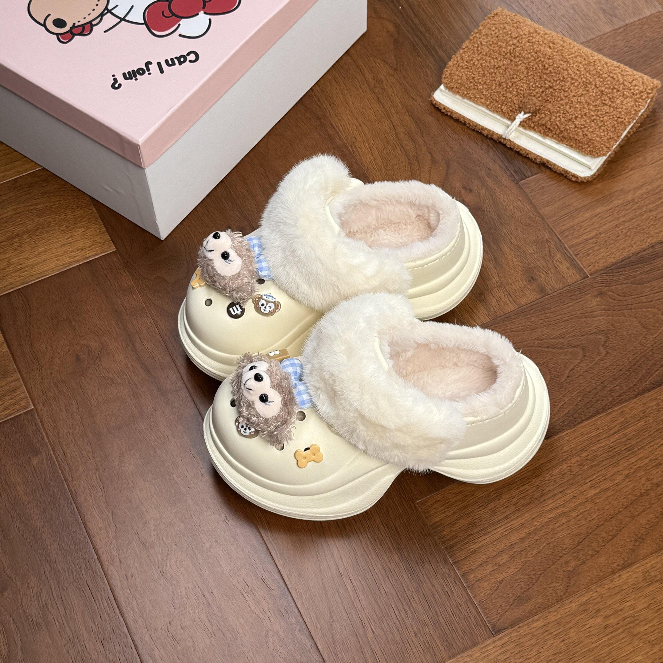 可爱卡通雪莉玫加绒洞洞鞋女厚底