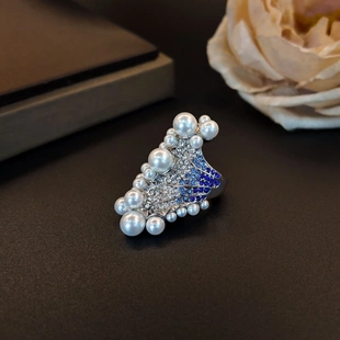 高级感渐变蓝白镶钻不规则大小仿珍珠海浪戒指女气质复古饰品