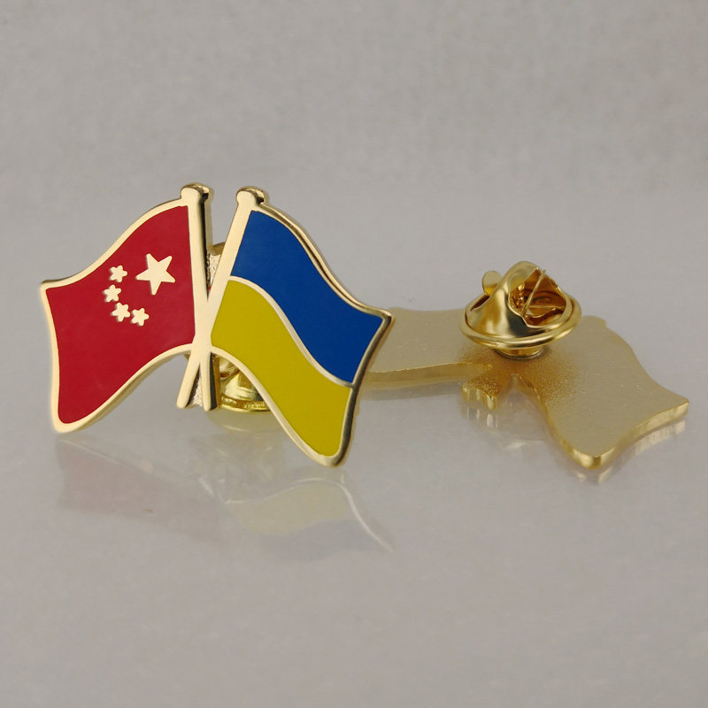 中国和乌克兰双面国旗徽章订做 交叉旗帜胸章 珐琅工艺金属襟章