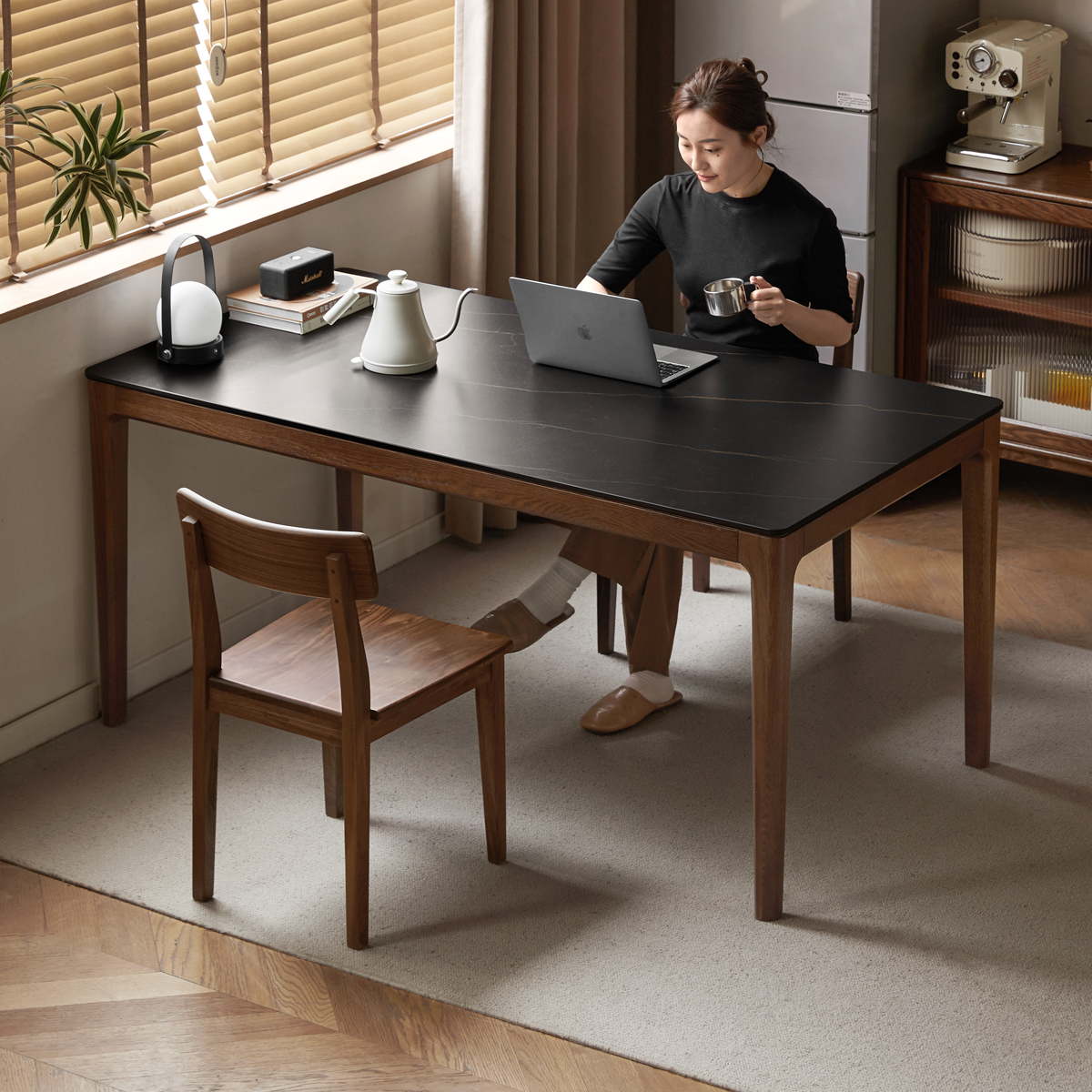 黑胡桃木实木餐桌餐厅现代简约岩板吃饭桌家用橡木长桌可靠墙桌子